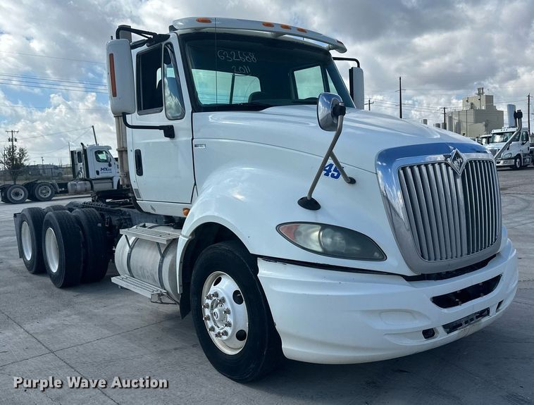 image for item DH1833 2011 International ProStar Premium  semi truck