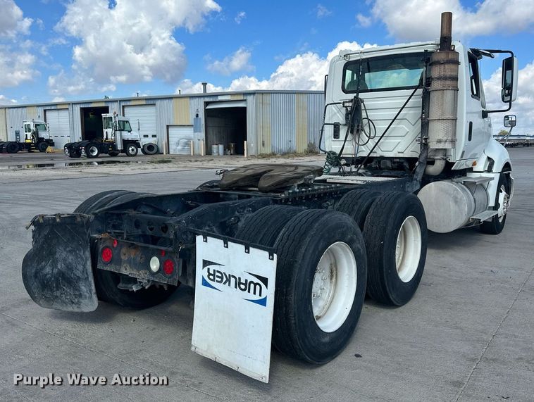 image for item DH1833 2011 International ProStar Premium  semi truck