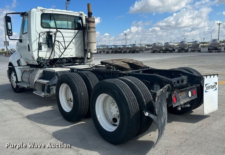 image for item DH1833 2011 International ProStar Premium  semi truck