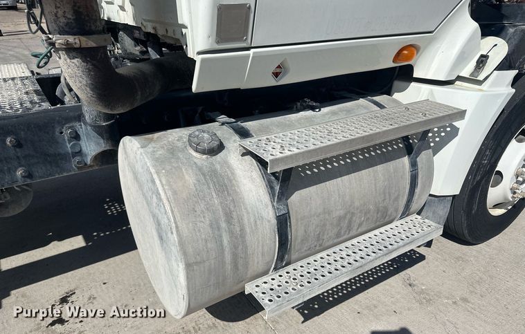 image for item DH1833 2011 International ProStar Premium  semi truck