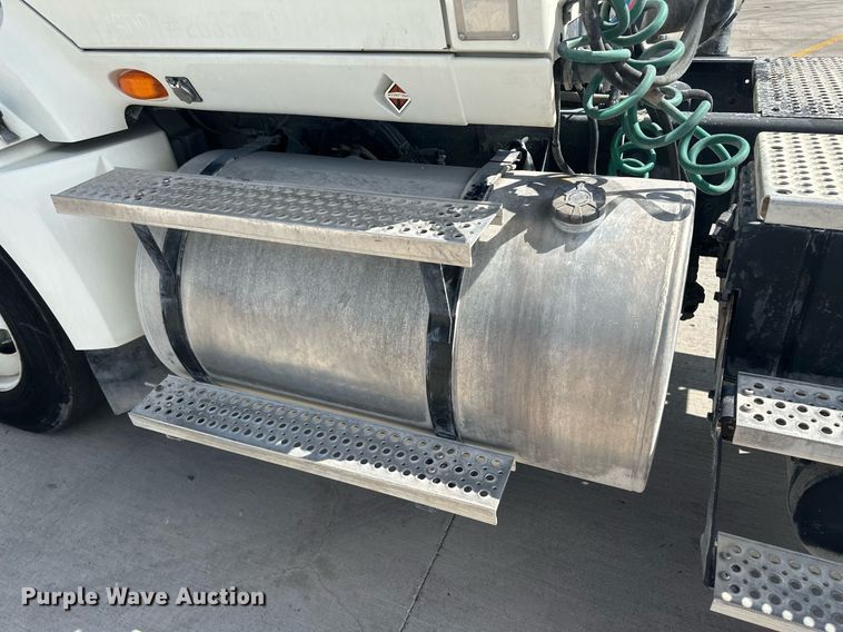 image for item DH1833 2011 International ProStar Premium  semi truck