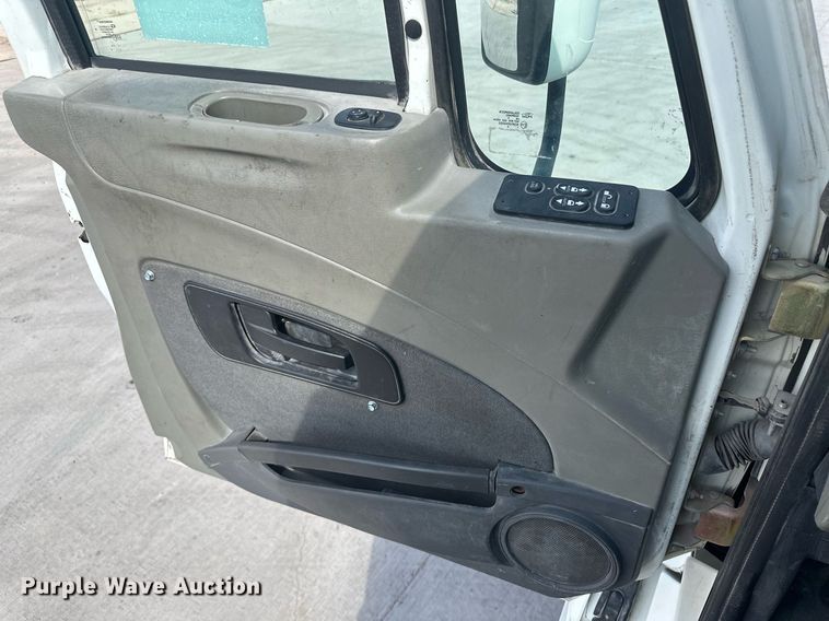 image for item DH1833 2011 International ProStar Premium  semi truck