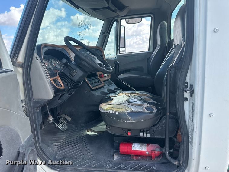 image for item DH1833 2011 International ProStar Premium  semi truck