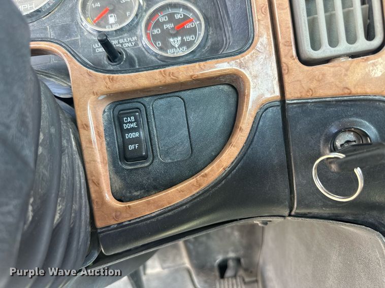 image for item DH1833 2011 International ProStar Premium  semi truck