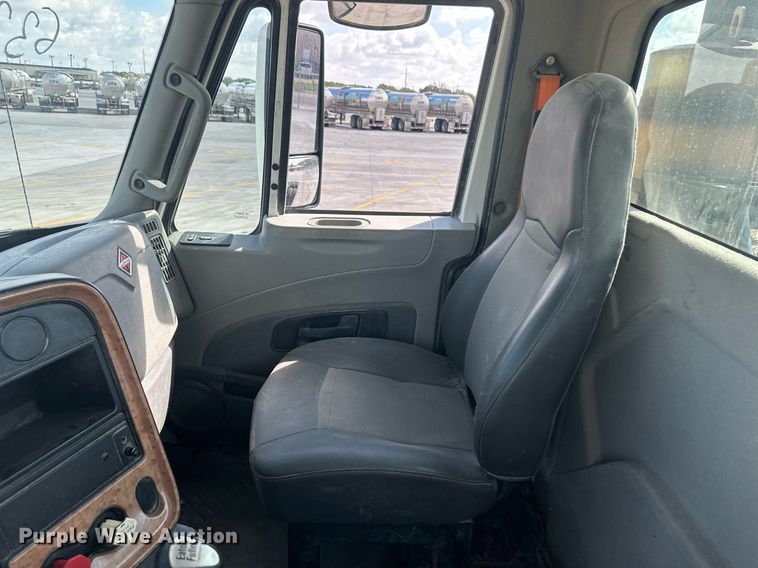 image for item DH1833 2011 International ProStar Premium  semi truck