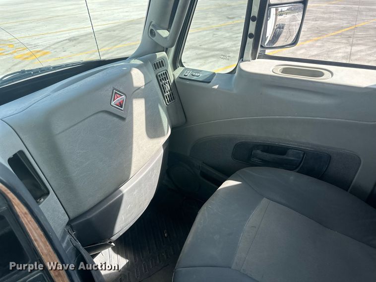 image for item DH1833 2011 International ProStar Premium  semi truck