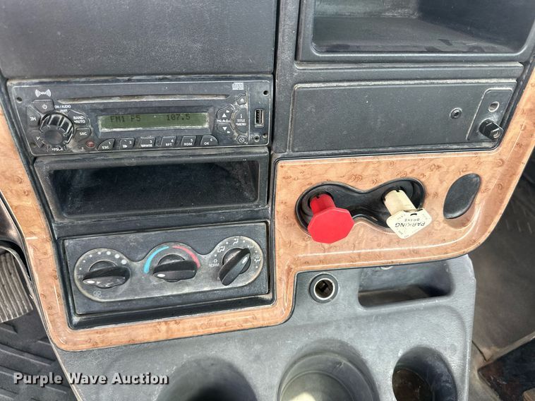 image for item DH1833 2011 International ProStar Premium  semi truck