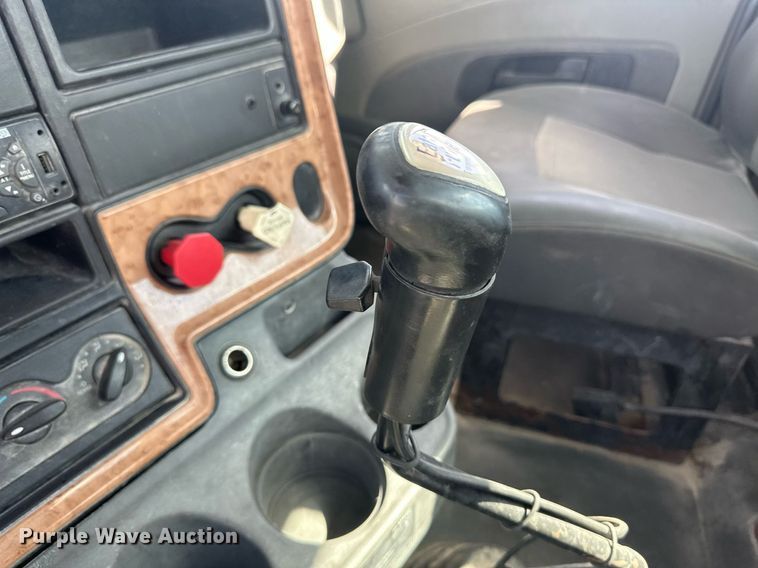 image for item DH1833 2011 International ProStar Premium  semi truck