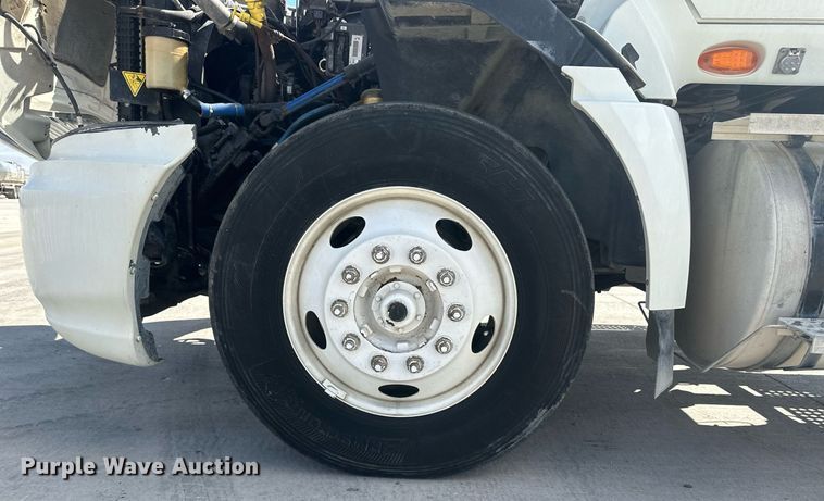 image for item DH1833 2011 International ProStar Premium  semi truck