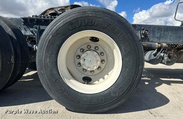 image for item DH1833 2011 International ProStar Premium  semi truck