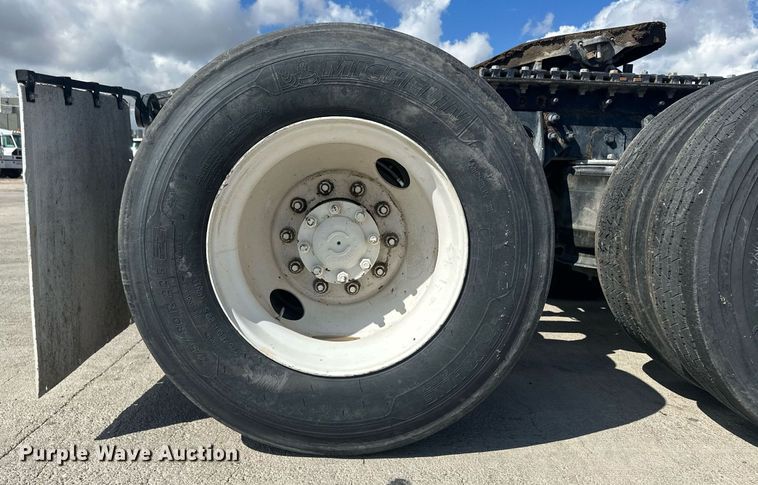 image for item DH1833 2011 International ProStar Premium  semi truck