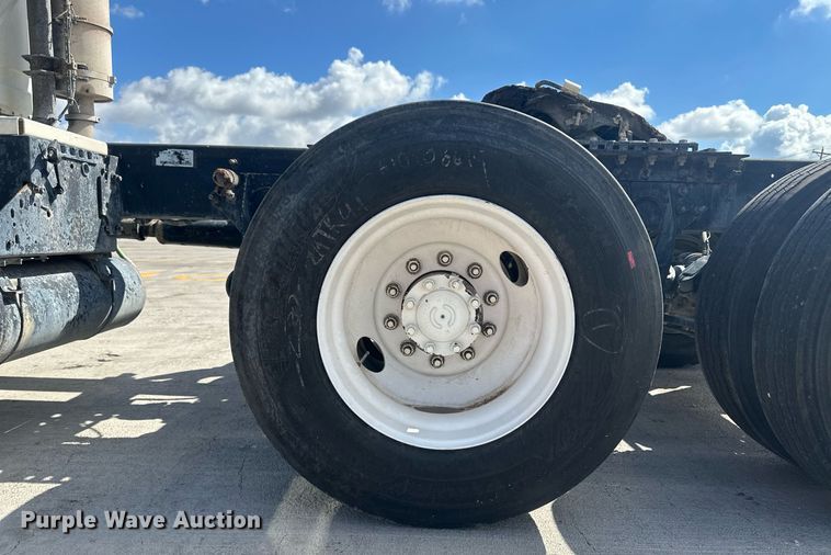 image for item DH1833 2011 International ProStar Premium  semi truck