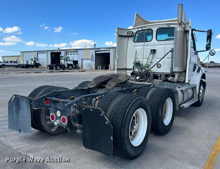 image for item DH1834 2007 Sterling AT9500  semi truck