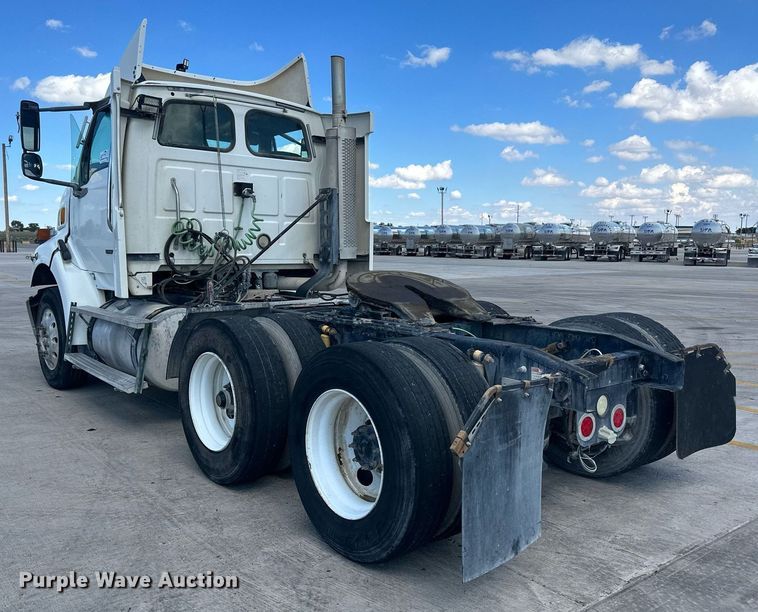 image for item DH1834 2007 Sterling AT9500  semi truck