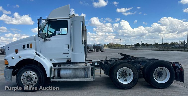 image for item DH1834 2007 Sterling AT9500  semi truck