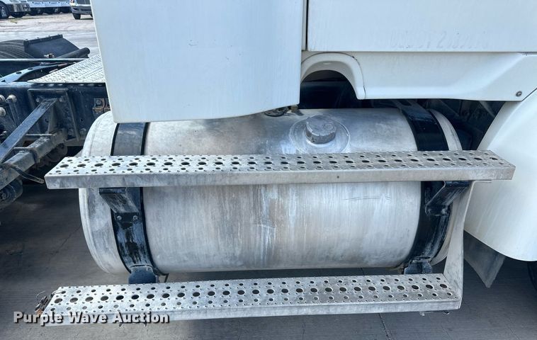 image for item DH1834 2007 Sterling AT9500  semi truck