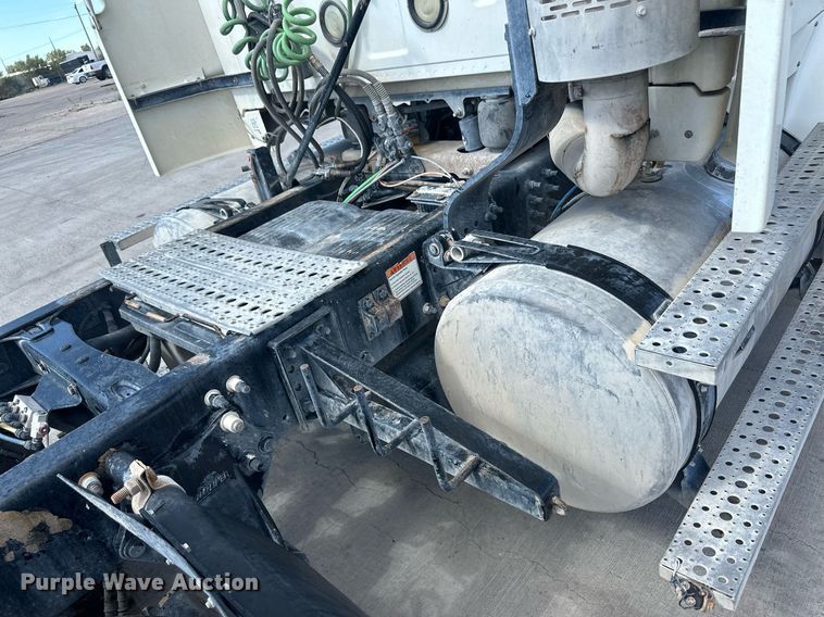 image for item DH1834 2007 Sterling AT9500  semi truck