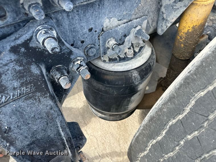 image for item DH1834 2007 Sterling AT9500  semi truck