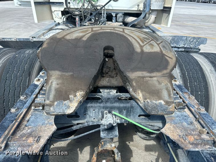 image for item DH1834 2007 Sterling AT9500  semi truck