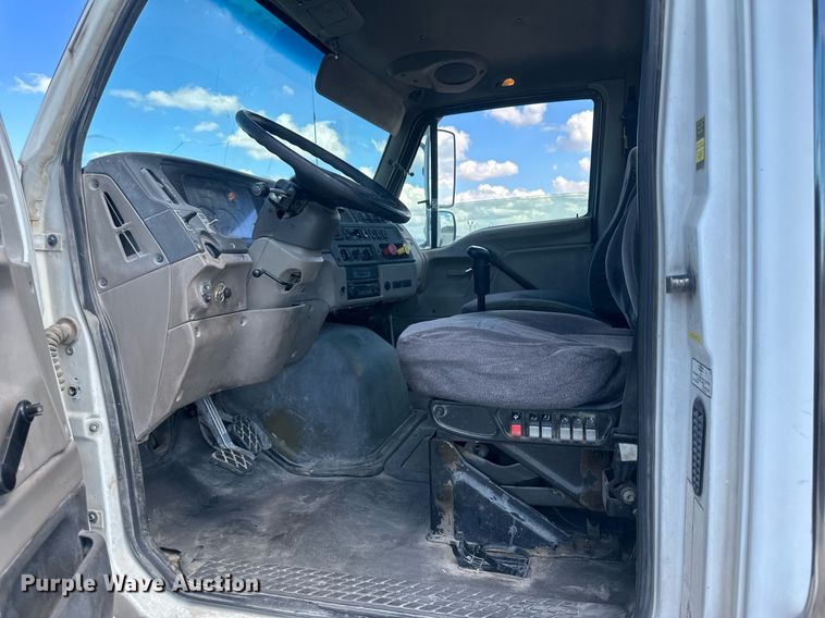 image for item DH1834 2007 Sterling AT9500  semi truck