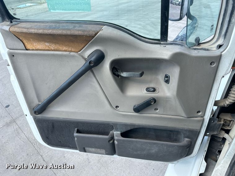 image for item DH1834 2007 Sterling AT9500  semi truck