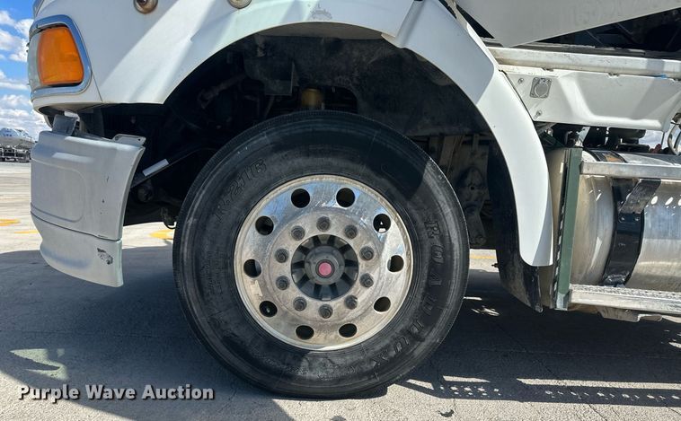 image for item DH1834 2007 Sterling AT9500  semi truck