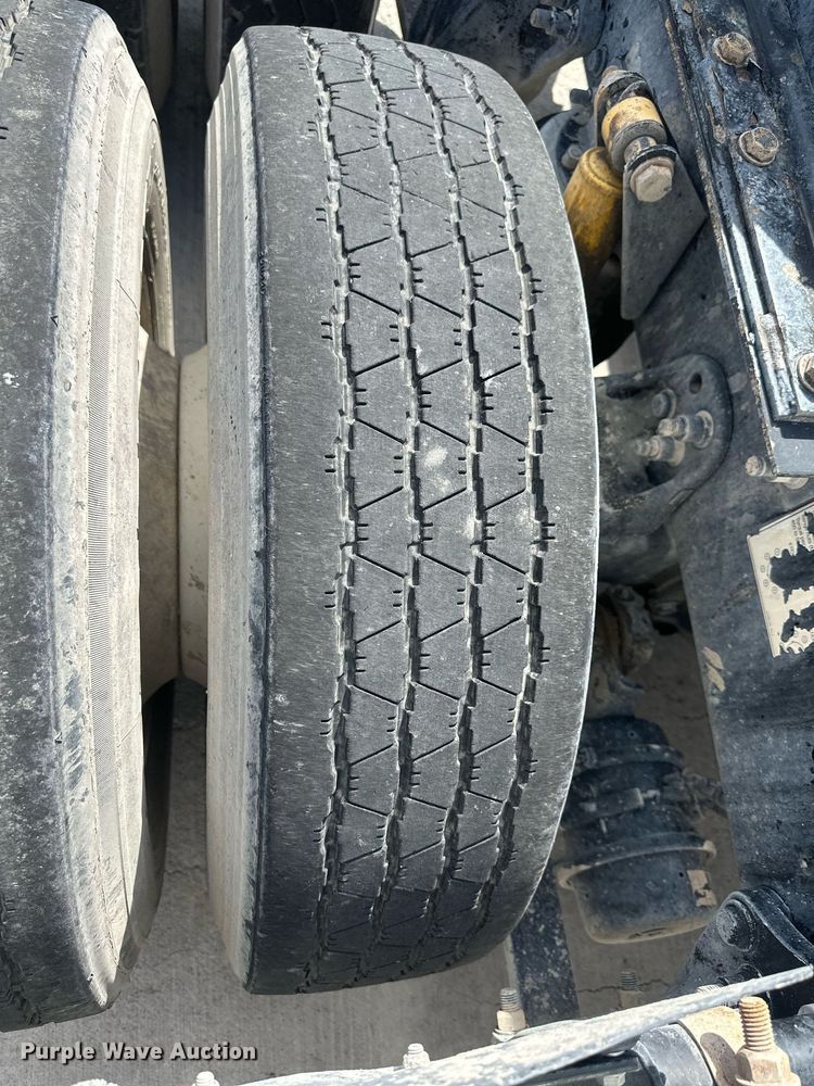 image for item DH1834 2007 Sterling AT9500  semi truck