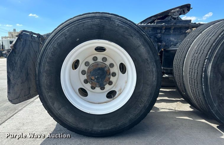 image for item DH1834 2007 Sterling AT9500  semi truck