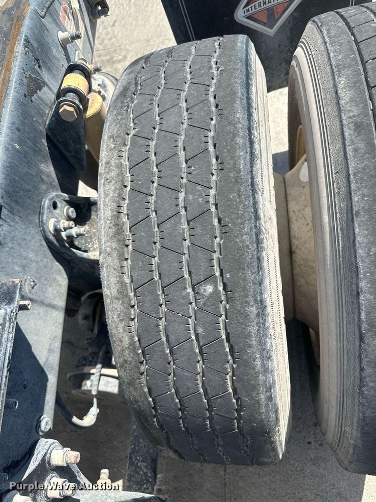 image for item DH1834 2007 Sterling AT9500  semi truck