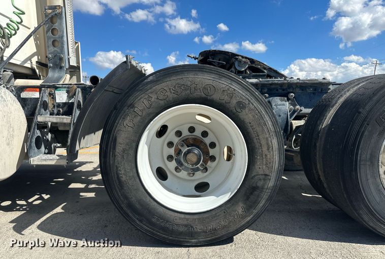 image for item DH1834 2007 Sterling AT9500  semi truck