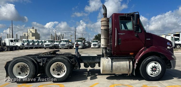 image for item DH1835 2011 International TranStar 8600  semi truck