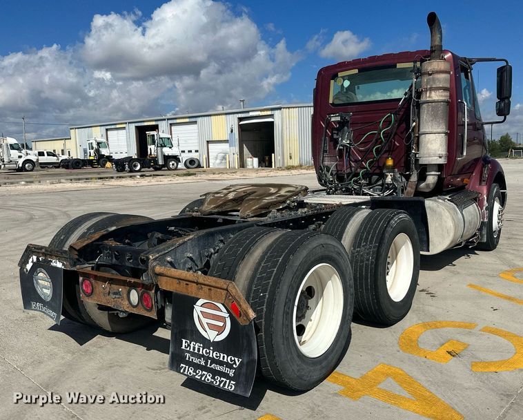 image for item DH1835 2011 International TranStar 8600  semi truck