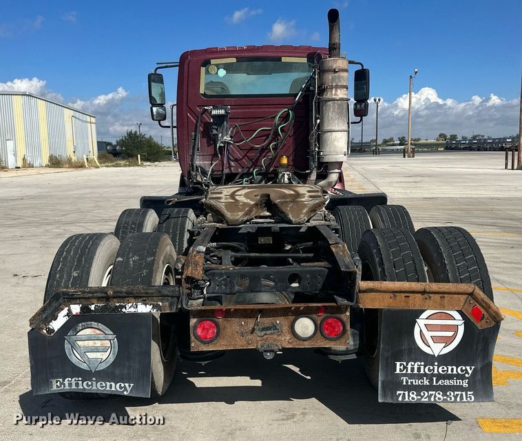 image for item DH1835 2011 International TranStar 8600  semi truck