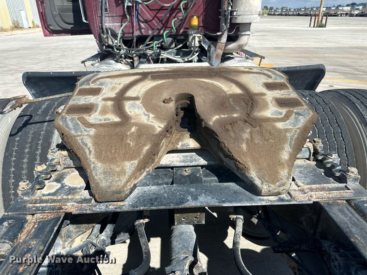 image for item DH1835 2011 International TranStar 8600  semi truck