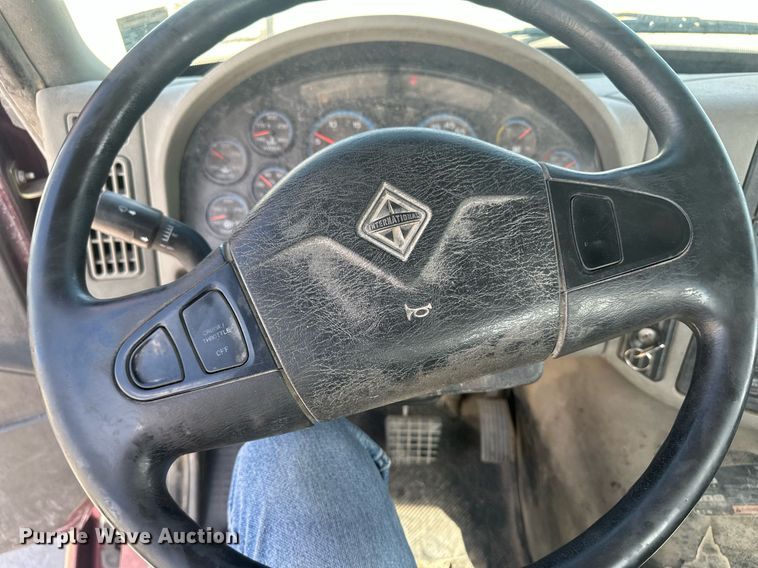 image for item DH1835 2011 International TranStar 8600  semi truck