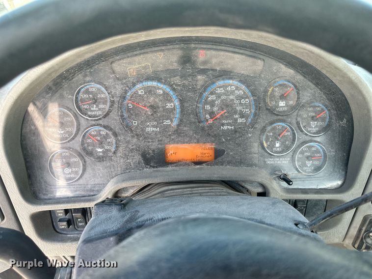 image for item DH1835 2011 International TranStar 8600  semi truck