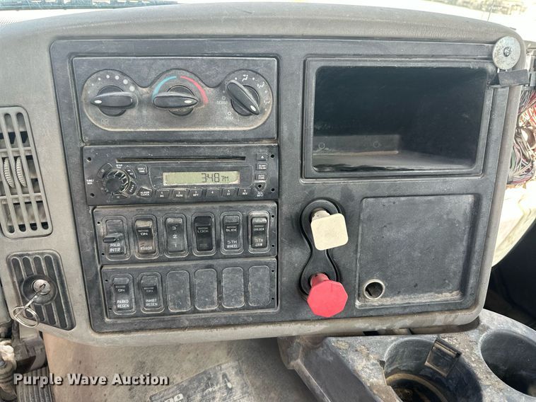 image for item DH1835 2011 International TranStar 8600  semi truck