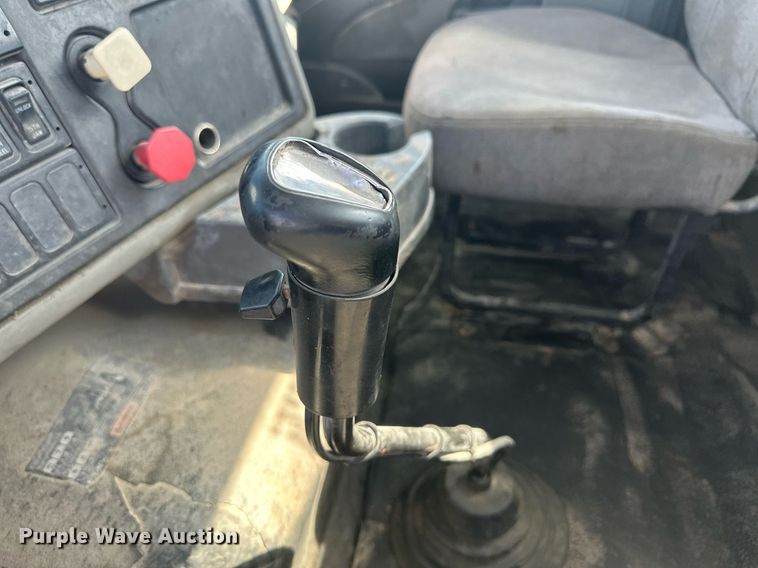 image for item DH1835 2011 International TranStar 8600  semi truck