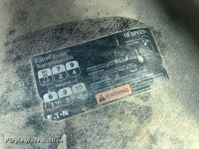 image for item DH1835 2011 International TranStar 8600  semi truck