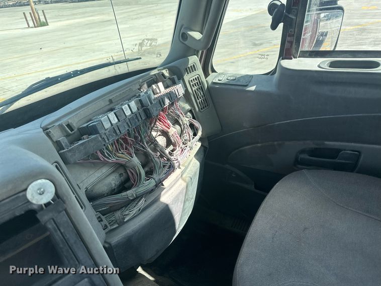 image for item DH1835 2011 International TranStar 8600  semi truck