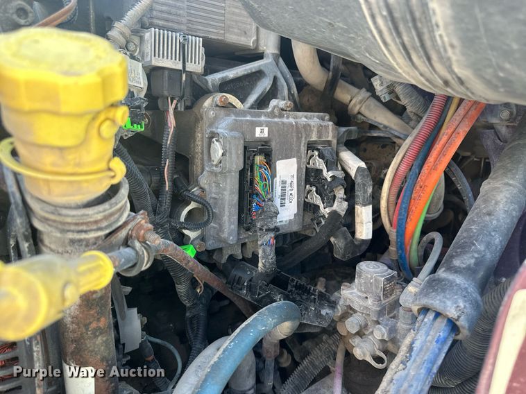 image for item DH1835 2011 International TranStar 8600  semi truck