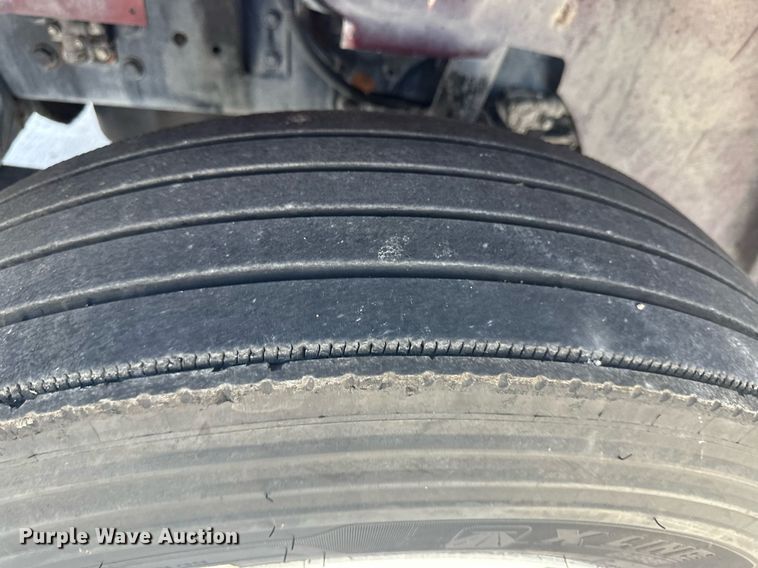 image for item DH1835 2011 International TranStar 8600  semi truck