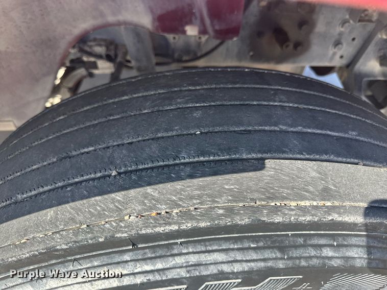 image for item DH1835 2011 International TranStar 8600  semi truck