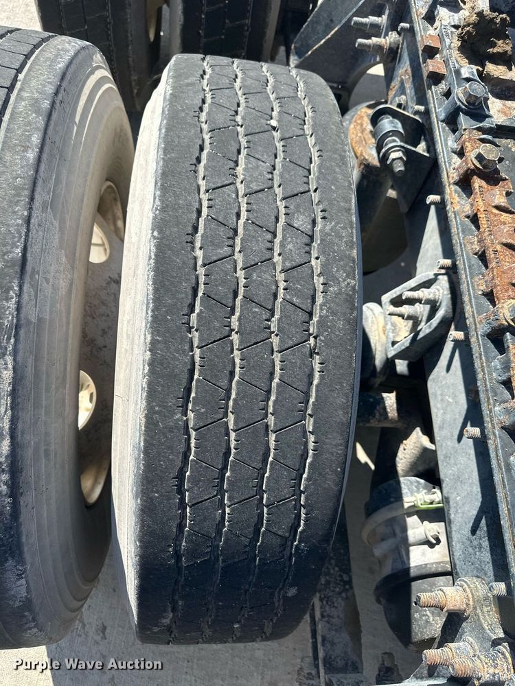 image for item DH1835 2011 International TranStar 8600  semi truck