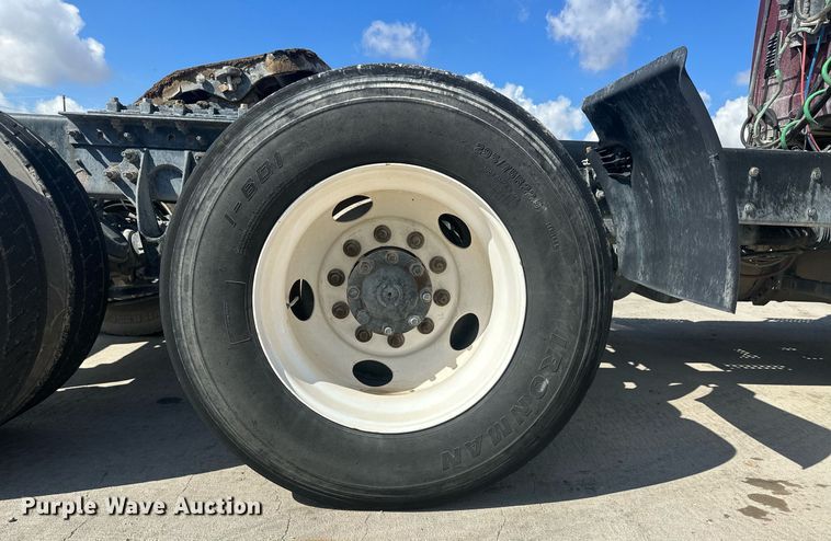 image for item DH1835 2011 International TranStar 8600  semi truck