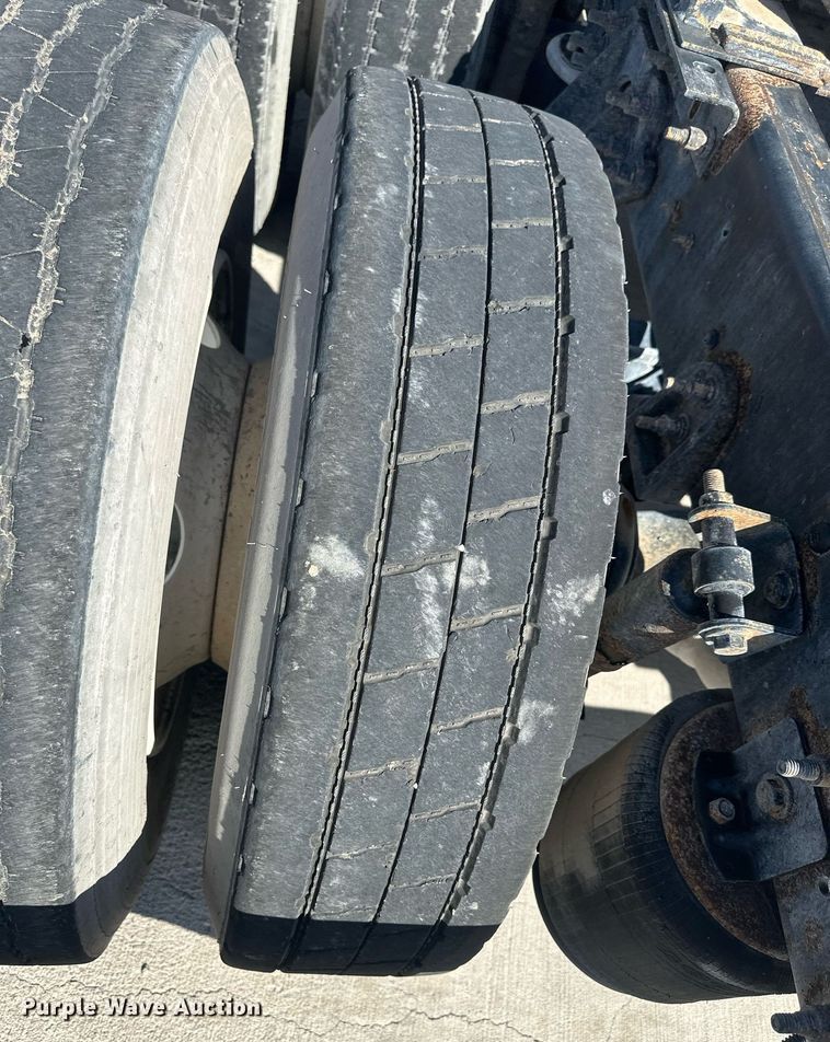 image for item DH1835 2011 International TranStar 8600  semi truck