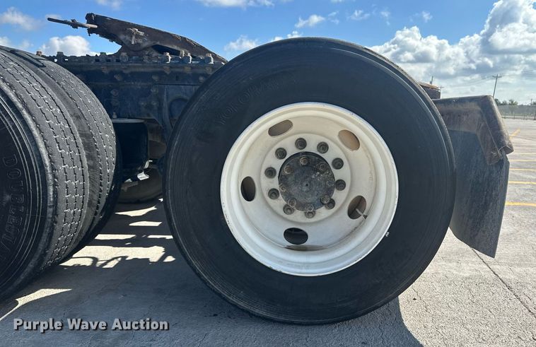 image for item DH1835 2011 International TranStar 8600  semi truck