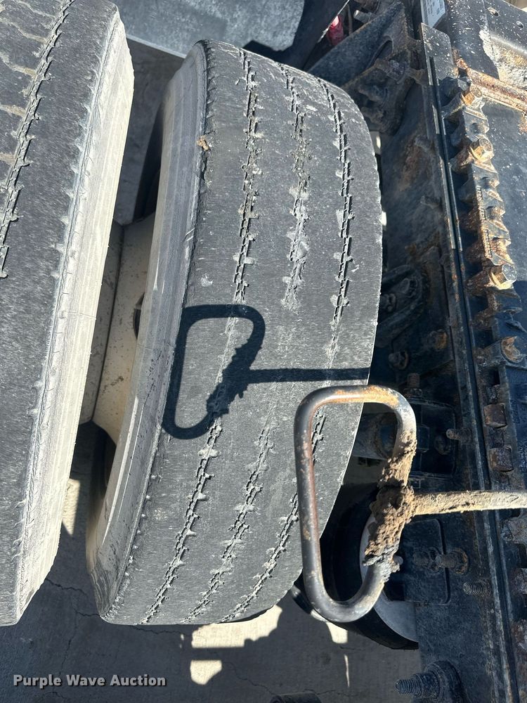 image for item DH1835 2011 International TranStar 8600  semi truck