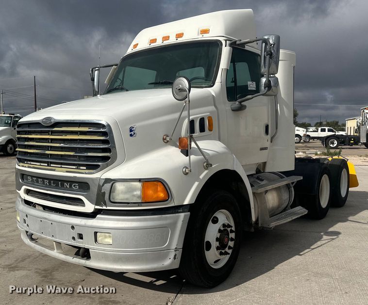 image for item DH1836 2007 Sterling AT9500  semi truck