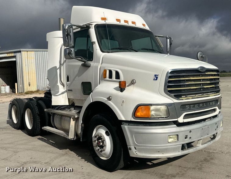 image for item DH1836 2007 Sterling AT9500  semi truck